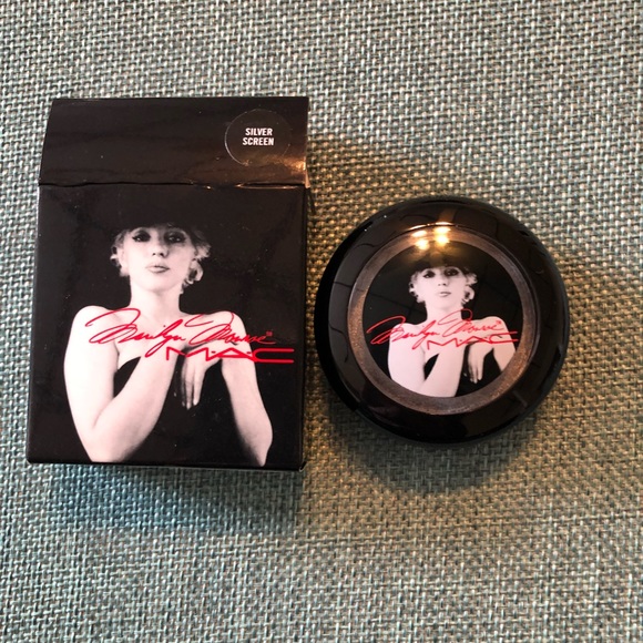 MAC Silver Screen Eyeshadow - Picture 3 of 4